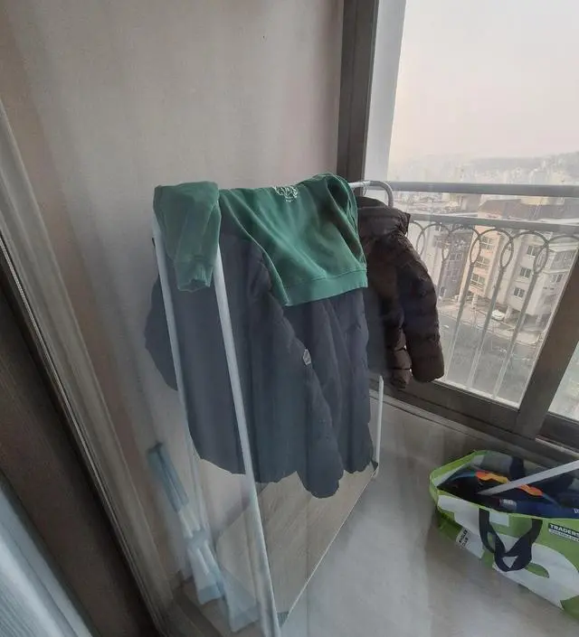 [네이버브랜드스토어 리뷰] 견고합니다. 하나사고 좋아서 2개 추가주문해서 쓰고 있어요.