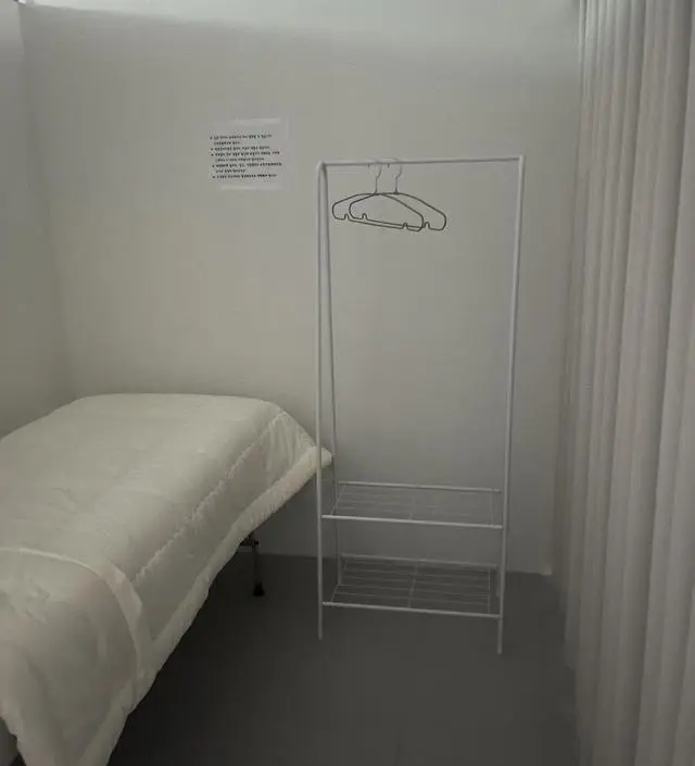 [네이버브랜드스토어 리뷰] 샵에서 쓰기에도 고급스러워보여요  나름 견고하고 매우 예뻐요