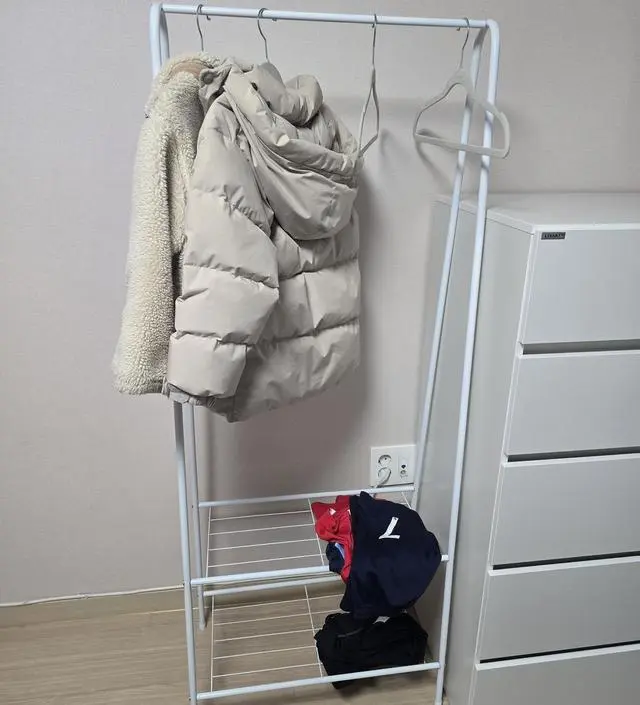 [네이버브랜드스토어 리뷰] 엄청 견고하고 튼튼하다라는 느낌은 없지만 가격생각하면 이정도도 괜찮다 여기는게 맞