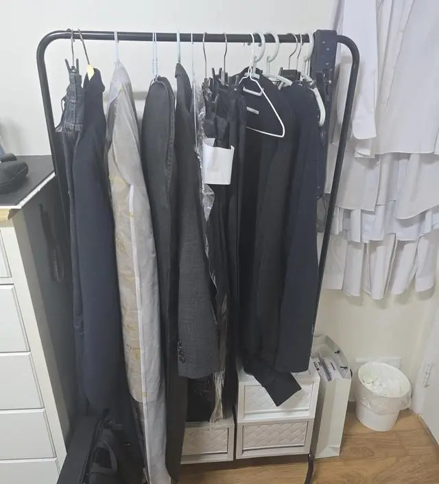 [네이버브랜드스토어 리뷰] 이사가기전에 본가에서 임시로 쓰고있는데 생각보다 견고하고 좋아요ㅎㅎ
