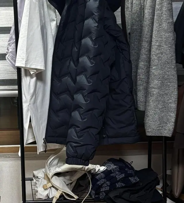 [네이버브랜드스토어 리뷰] 조립 쉽고 생각보다 튼튼해요! 운동복 잠옷 외출복 마구 널부러진 거 싫어서 딱 그정도