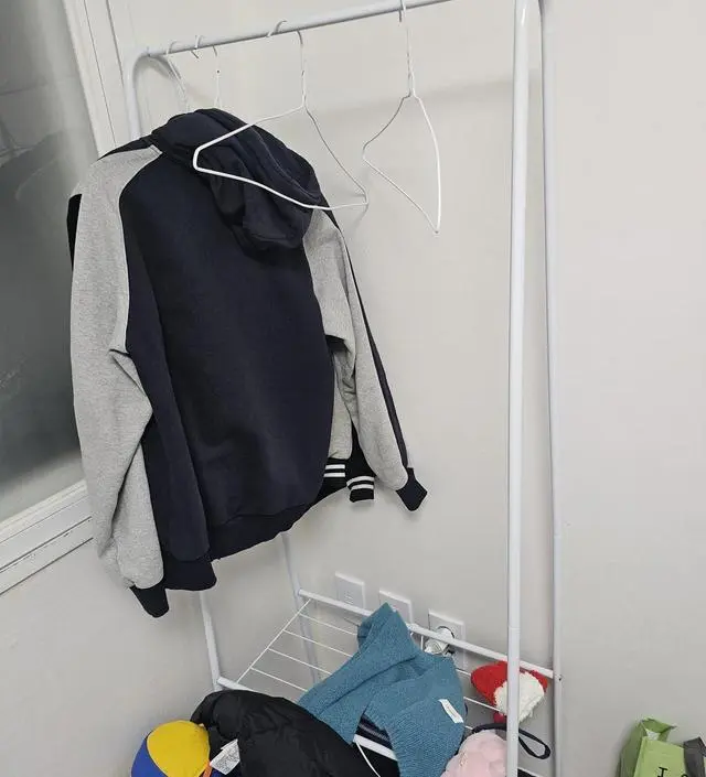 [네이버브랜드스토어 리뷰] 아이 방에 교복 걸어주려고 샀어요 크기 만족해요 가방도 정리하기 쉽고 좋네요