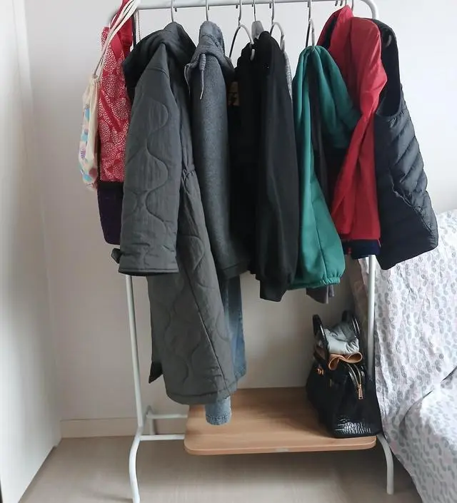 [네이버브랜드스토어 리뷰] 최소한의 기능성을 갖춘 행거입니다.
