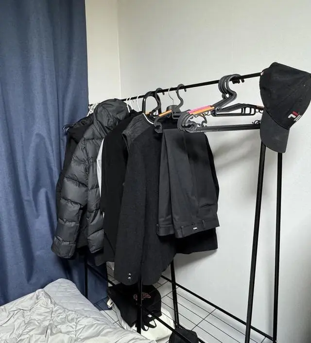 [네이버브랜드스토어 리뷰] 두 개 째 삽니다. 자주입는 옷 걸어두는 용도로 무척 좋아요