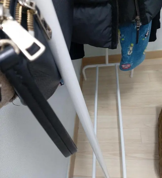 [네이버브랜드스토어 리뷰] 수시로입는 옷  걸어놓기엔  그럭저럭 쓸만합니다