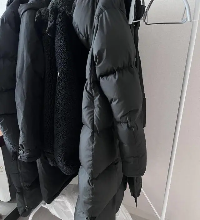 [네이버브랜드스토어 리뷰] 옷걸기전에는 살짝 흔들리긴하는데 걸고 나니까 괜찮아요 롱패딩도 무리없이 걸려요