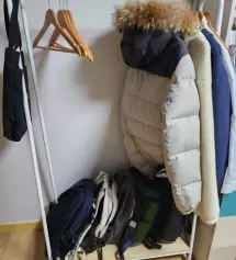 금방 조립 가능하고 높이가 높아 롱패딩도 걸수 있어요
