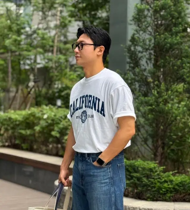 【韓国WHO.A.U フーアーユー】Beach Color Printing T-shirt Beach Color Printing T-shirt - 후아유닷컴