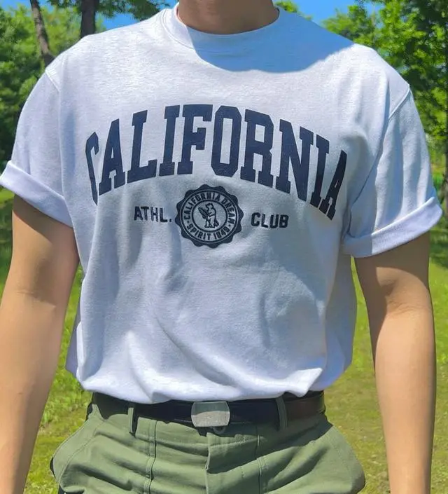 【韓国 WHO.A.U】California Letter Short Sleeve T-shirt California Letter Short Sleeve T-shirt - 후아유닷컴